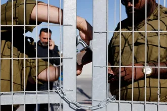 شهادات معتقلي غزة في سجون الاحتلال ومعسكراته تكشف عن انتهاكات مرعبة