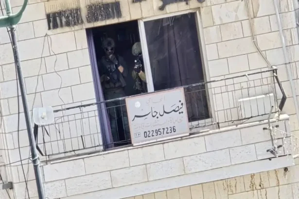 اقتحام قوات الاحتلال وسط رام الله والبيرة وإصابات بين المواطنين