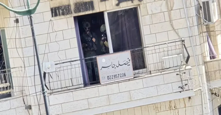 اقتحام قوات الاحتلال وسط رام الله والبيرة وإصابات بين المواطنين