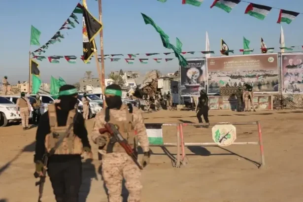 قيادي فلسطيني يكشف موافقة حماس والفصائل على مقترح وقف إطلاق النار