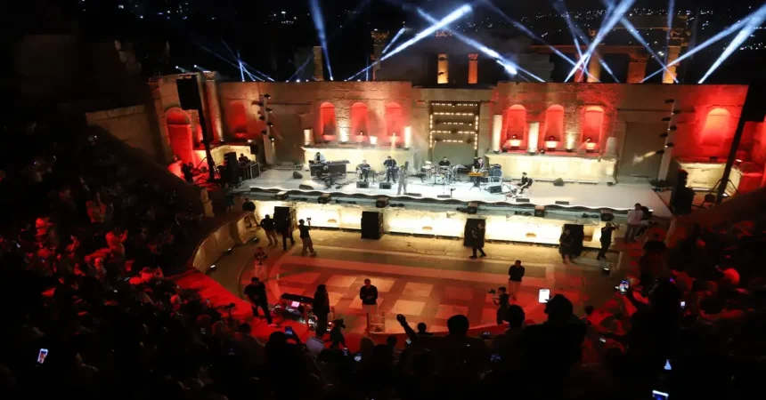 نويل خرمان والفنان الأخرس يطرزان المسرح الشمالي بالجمال في مهرجان جرش