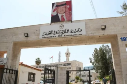 وزير التربية يفتح تحقيقاً بعد رسوب طالب رغم تفوقه