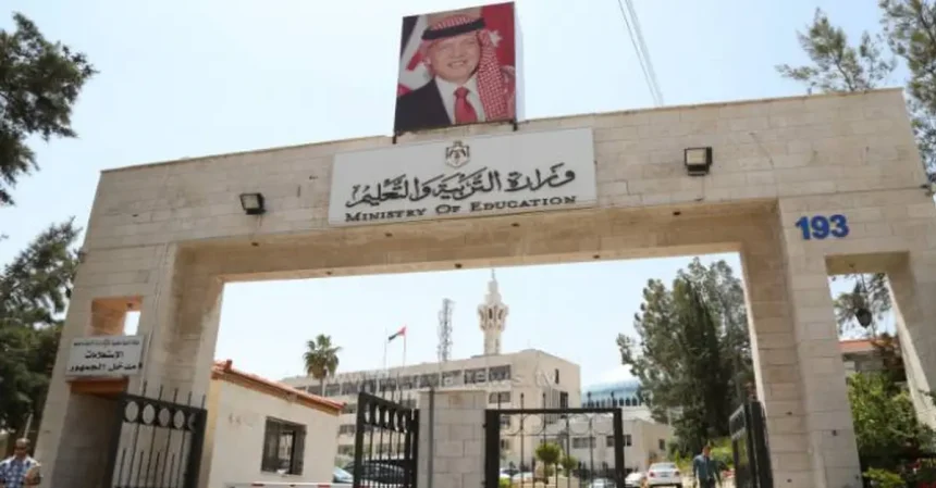 وزير التربية يفتح تحقيقاً بعد رسوب طالب رغم تفوقه