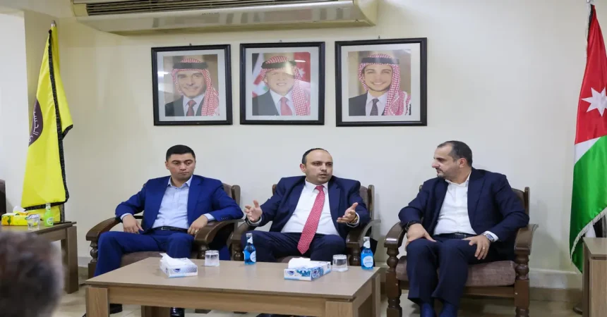 وزير الشباب يزور نادي الحسين مهنئا بفوزه بكأس السوبر 