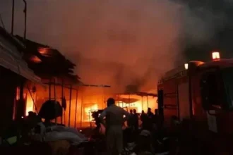 حريق اندلع في ساحة مفتوحة