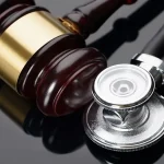  السجن لـ طبيبين بعد وفاة مريض