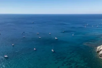 إيطاليا تنسحب من الصمود