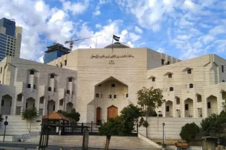 محام مفصول يطلب تدخل إسرائيل