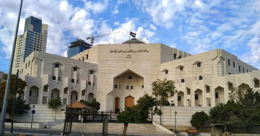 محام مفصول يطلب تدخل إسرائيل