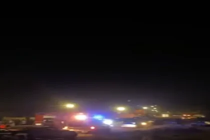 مركبة تقتحم منزلًا بالمفرق