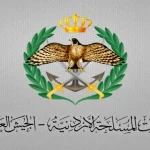 طائر يحمل جسم غامض