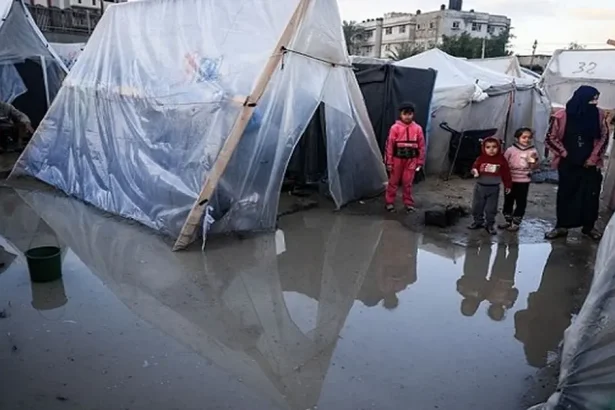 النازحون في غزة بالشتاء