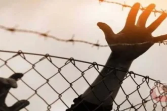 استشهاد 98 أسيراً