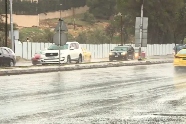 هطول زخات متفرقة من المطر السبت