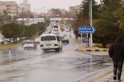 طقس بارد وتقلبات خفيفة