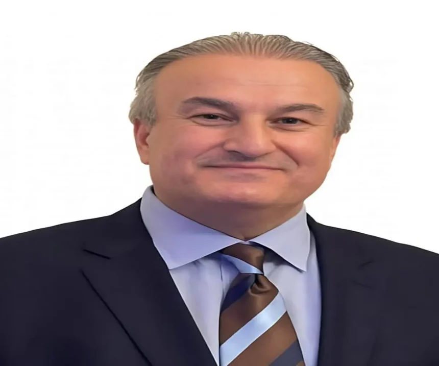 الطين يصنع الإنسان الأصيل