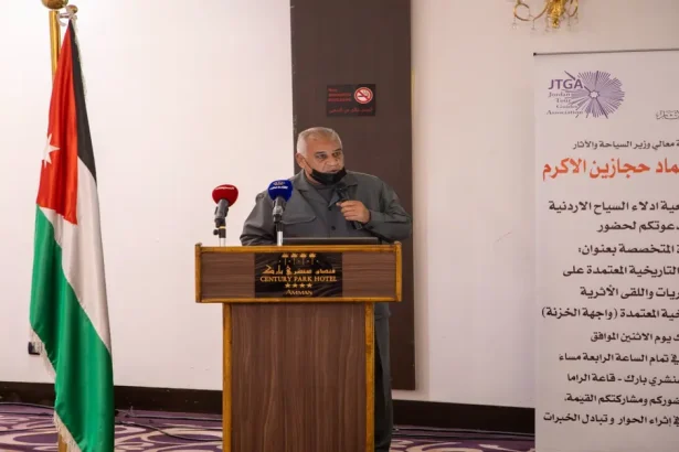 السردية التاريخية لواجهة الخزنة