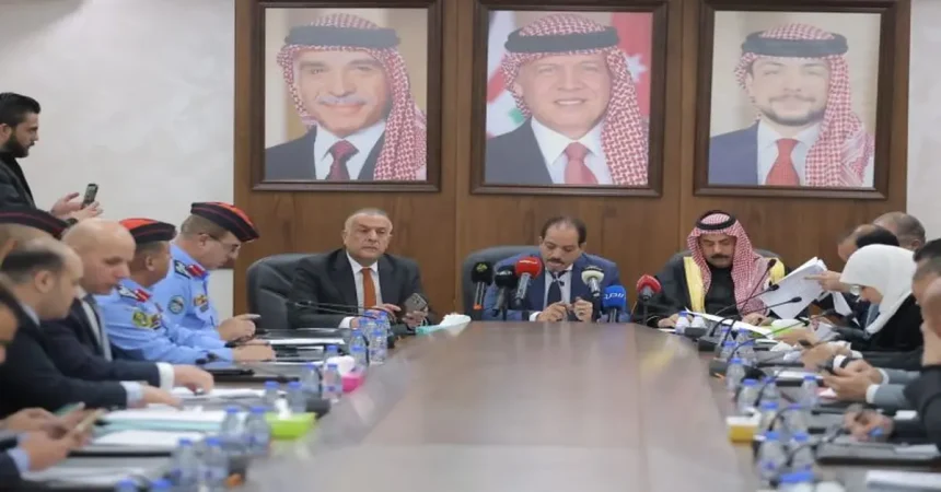 إخراج الصحفيين من اللجنة