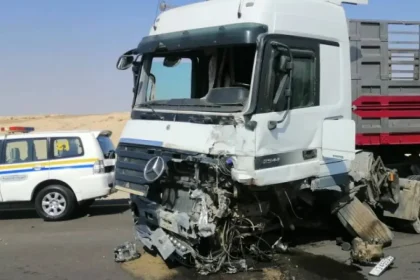 حادث تصادم على الطريق الصحراوي