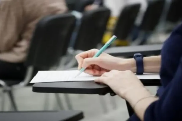 امتحان التوجيهي إلكترونيا العام المقبل