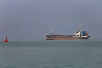 عبور سفن مضيق هرمز