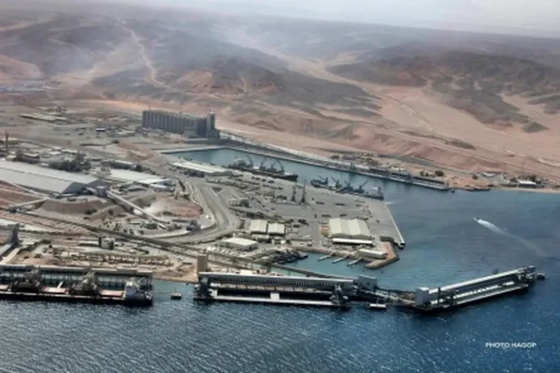 قيادة  الميناء بكفاءة واقتدار