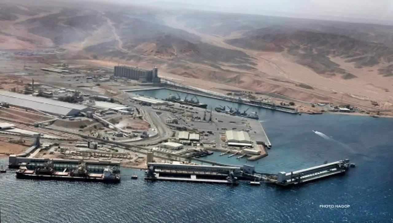 قيادة  الميناء بكفاءة واقتدار