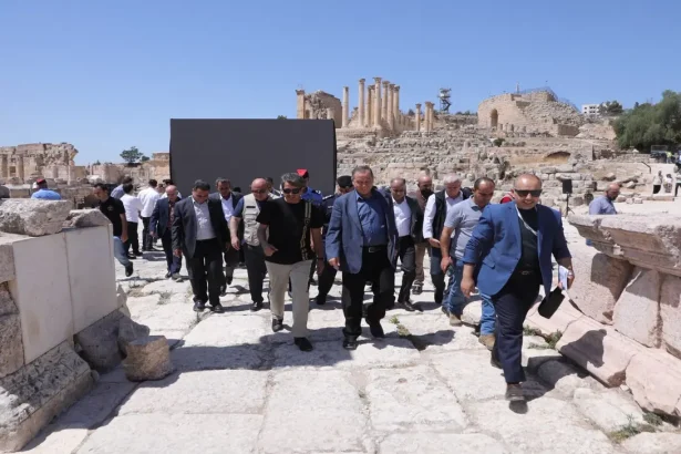 بث مباراة الأردن والجزائر