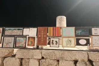 لوحات فنية في شارع الأعمدة