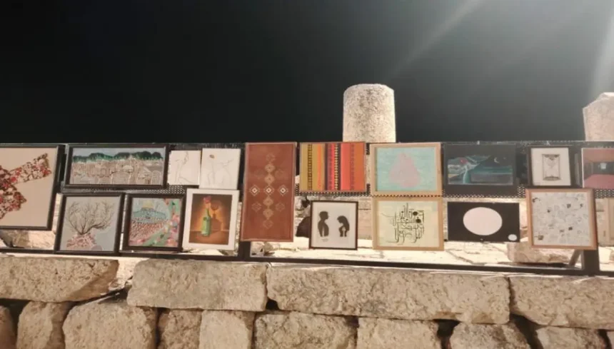 لوحات فنية في شارع الأعمدة