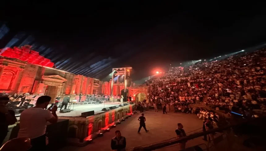 إليسا تشعل مدرجات الجنوبي