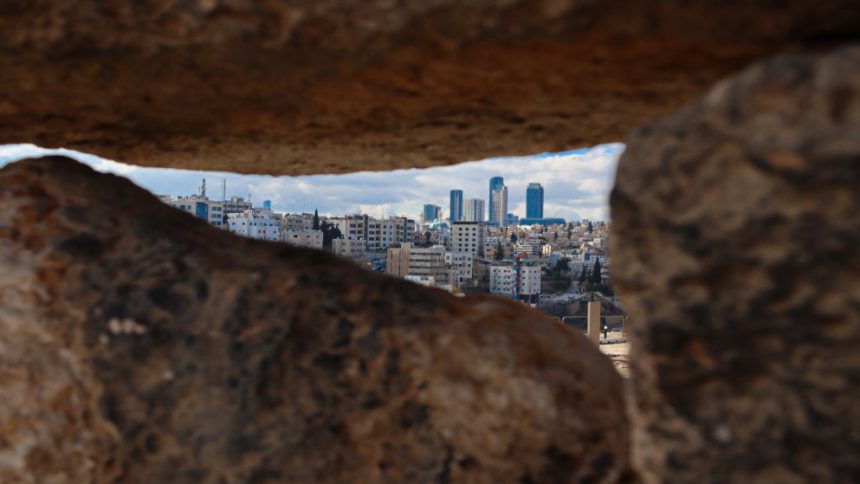 طقس حار نسبياً حتى الخميس