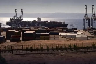 رسو أطول سفينة بالعقبة