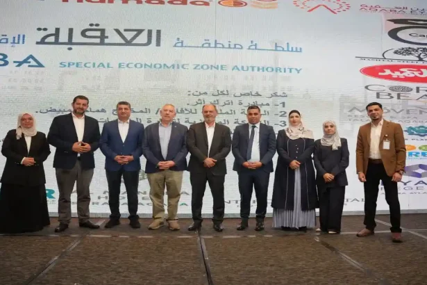 عقود عمل شباب العقبة خلال توقيع 470 عقد عمل مع 23 شركة بمبادرة من الفرصة إلى العمل بالعقبة