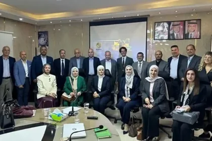 اجتماع رؤساء البلديات ومسؤولين لبحث تأهيل قاعة الكرامة وتطوير خدمات بلدية مادبا.