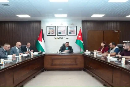محافظ العقبة أيمن العوايشة يجتمع مع شباب العقبة والتنمية لبحث دورهم وصناعة المستقبل في المحافظة