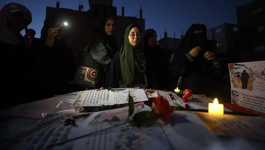 شهيدات فلسطين في غزة نساء يضئن الشموع على صور الشهداء خلال تشييع مؤثر بمدينة غزة أكتوبر 2026