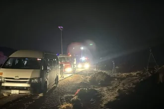 جرف فتاتين بسيول مادبا ومركبات الدفاع المدني ليلا أثناء البحث المتواصل في صياغة المغمورة بالمياه جدا