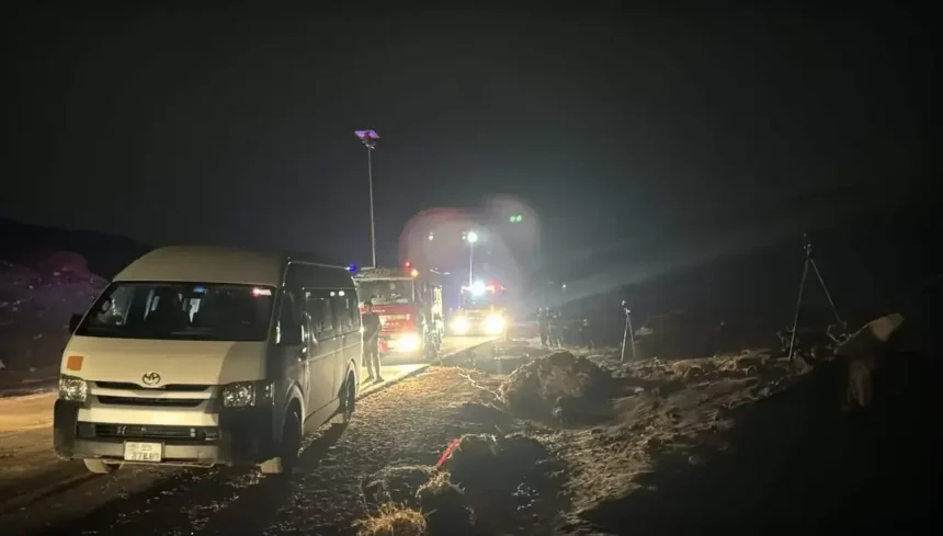 جرف فتاتين بسيول مادبا ومركبات الدفاع المدني ليلا أثناء البحث المتواصل في صياغة المغمورة بالمياه جدا