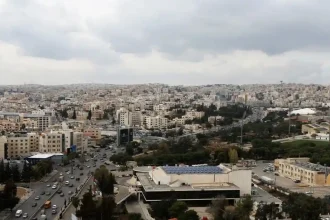 قران الوسم في الأردن يزين سماء عمان العاصمة مع اقتران القمر بالثريا ودخول السماك الأعزل بمنازل الوسم