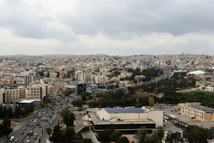 قران الوسم في الأردن يزين سماء عمان العاصمة مع اقتران القمر بالثريا ودخول السماك الأعزل بمنازل الوسم