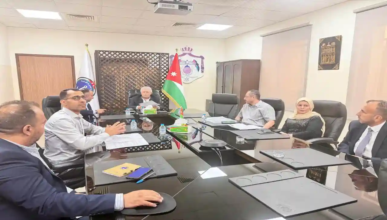 alt="زيارة الهيئة البحرية - وزير النقل نضال القطامين يترأس اجتماع الهيئة البحرية الأردنية في العقبة رسميا"
